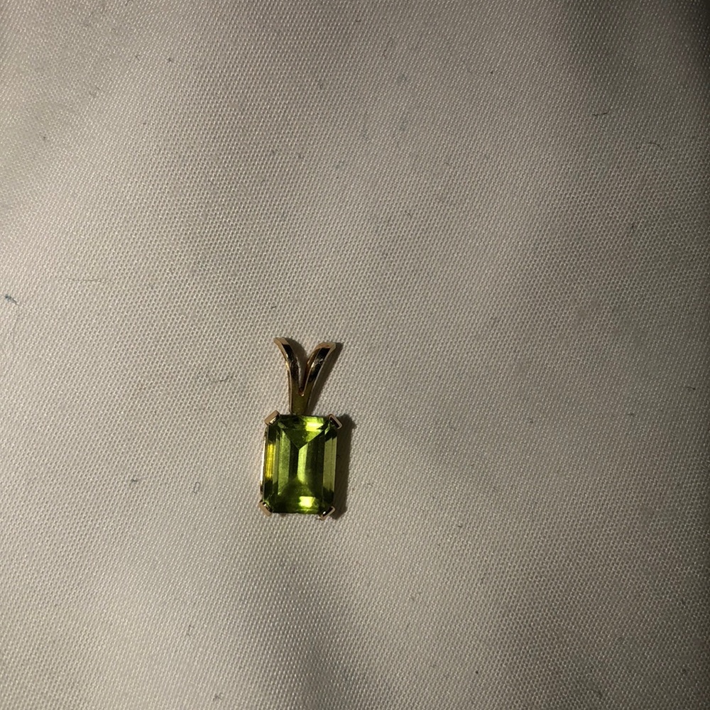 Gold peridot pendant